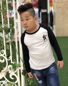 Áo bé trai chữ N màu trắng phối tay đen (2-7 tuổi)