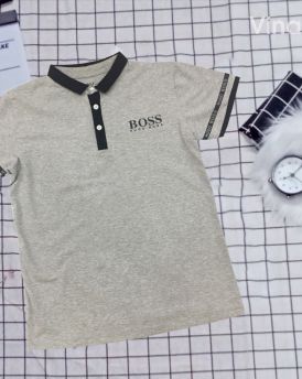 Áo thun bé trai cổ trụ Boss màu ghi (40kg-60kg)