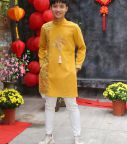 ao-dai-be-trai-mau-vang-co-30kg50kg