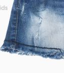 quan-vay-jeans-be-gai-dinh-no-mau-dam-17-tuoi-2