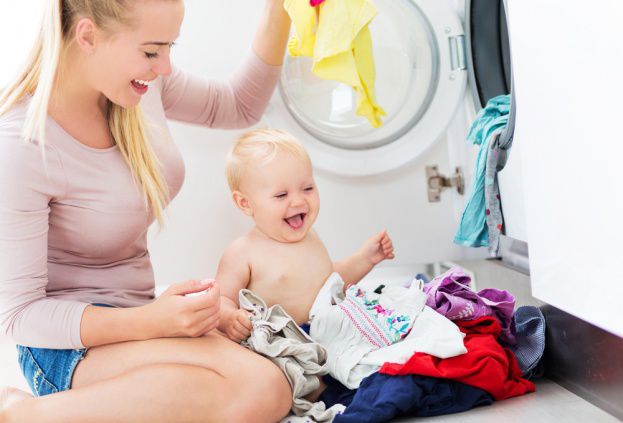 Cách giặt quần áo cho trẻ sơ sinh: Tưởng khó mà dễ…
