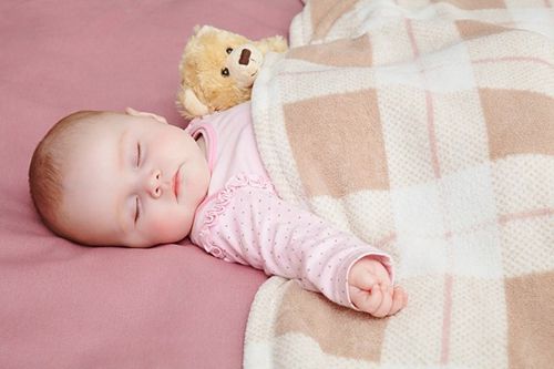 Mẹo giữ ấm cho bé khi ngủ trong những ngày lạnh giá