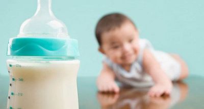Nên hay không nên cho con uống sữa thay nước?