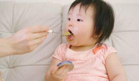 Những thực phẩm tuyệt đối không cho trẻ dưới 3 tuổi ăn