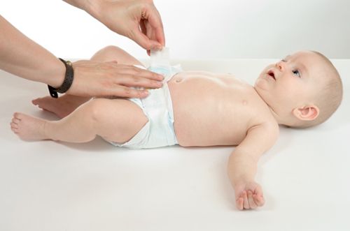 Mách mẹ cách sử dụng bỉm cho bé trong mùa đông